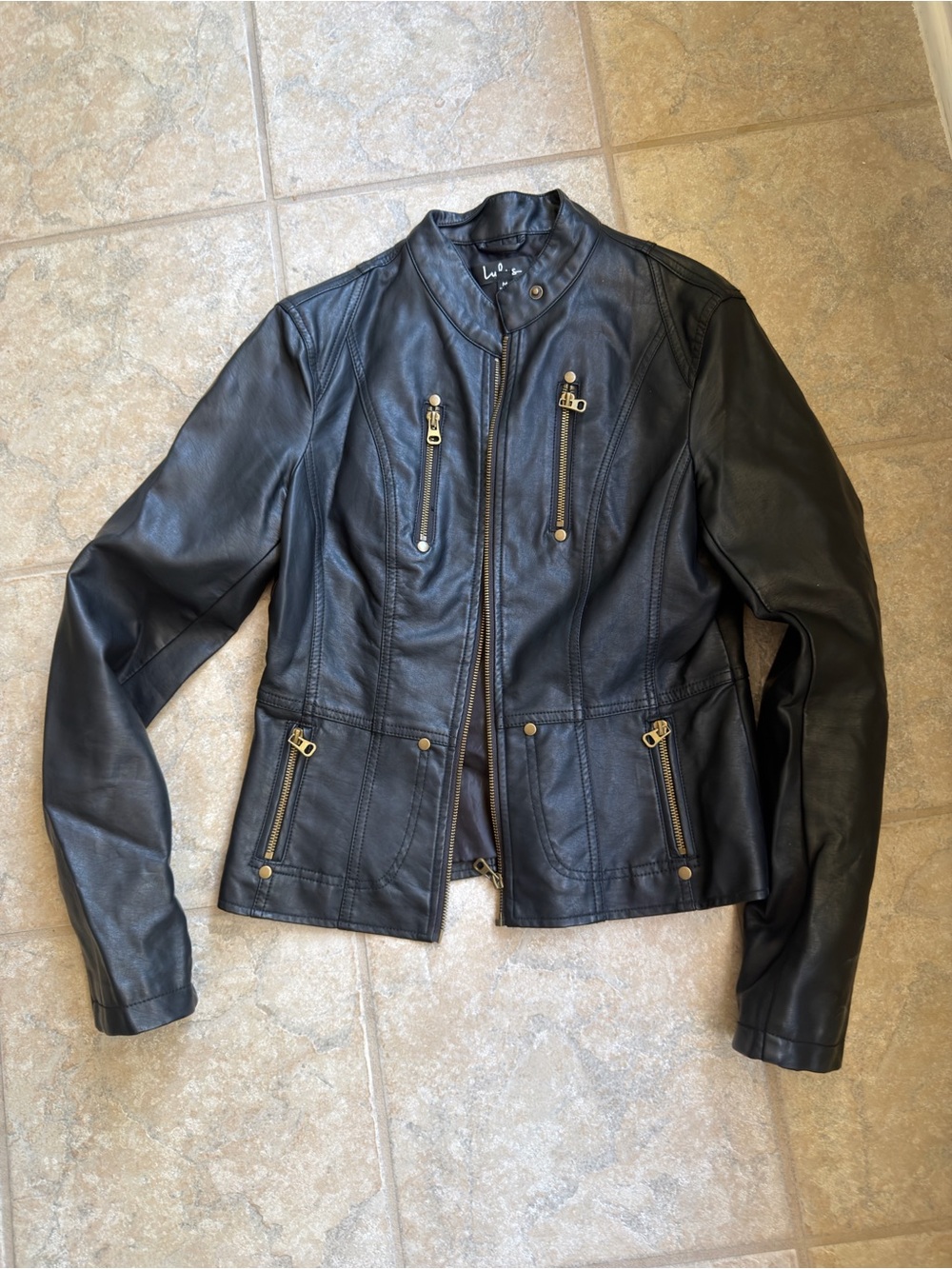 Lulu’s black fitted leather jacket